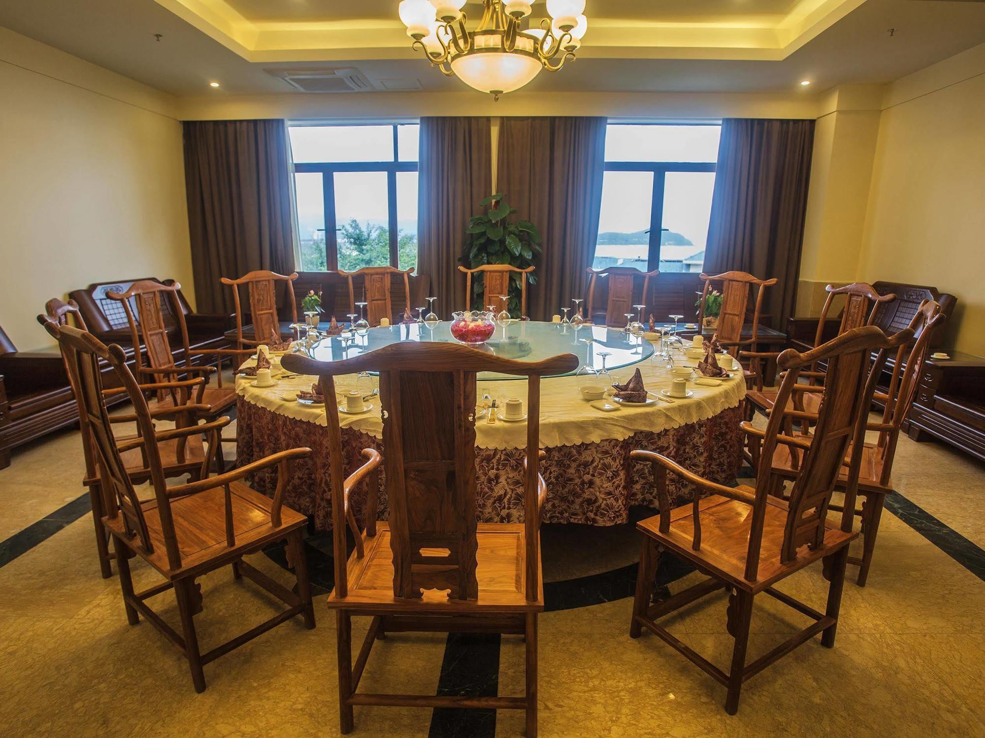 Yuhuayuan Seaview Hotel Sanya Bagian luar foto