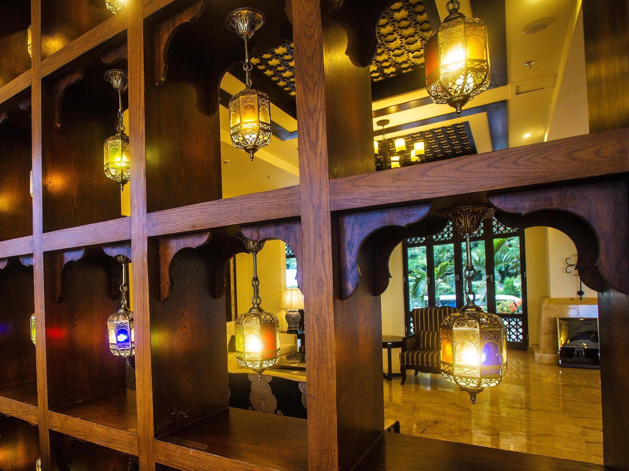 Yuhuayuan Seaview Hotel Sanya Bagian luar foto
